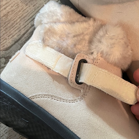 Skechers Women's Beige Fur-Lined GOGA MAT Winter Boots - Picture 6 of 8